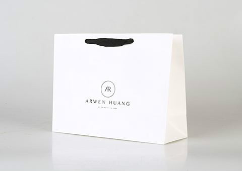 印刷白卡紙袋時，一定要覆膜嗎？